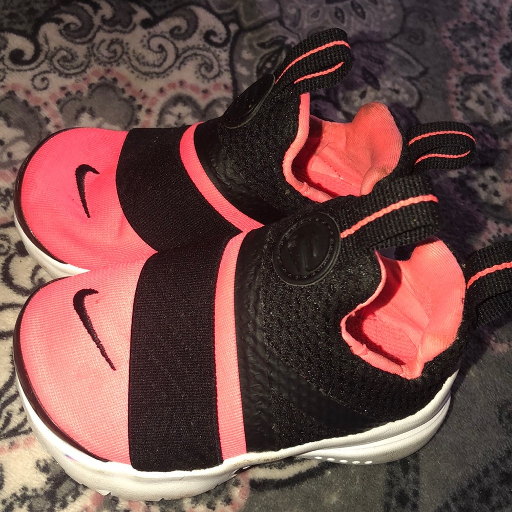 Nike - Picture 4 of 5